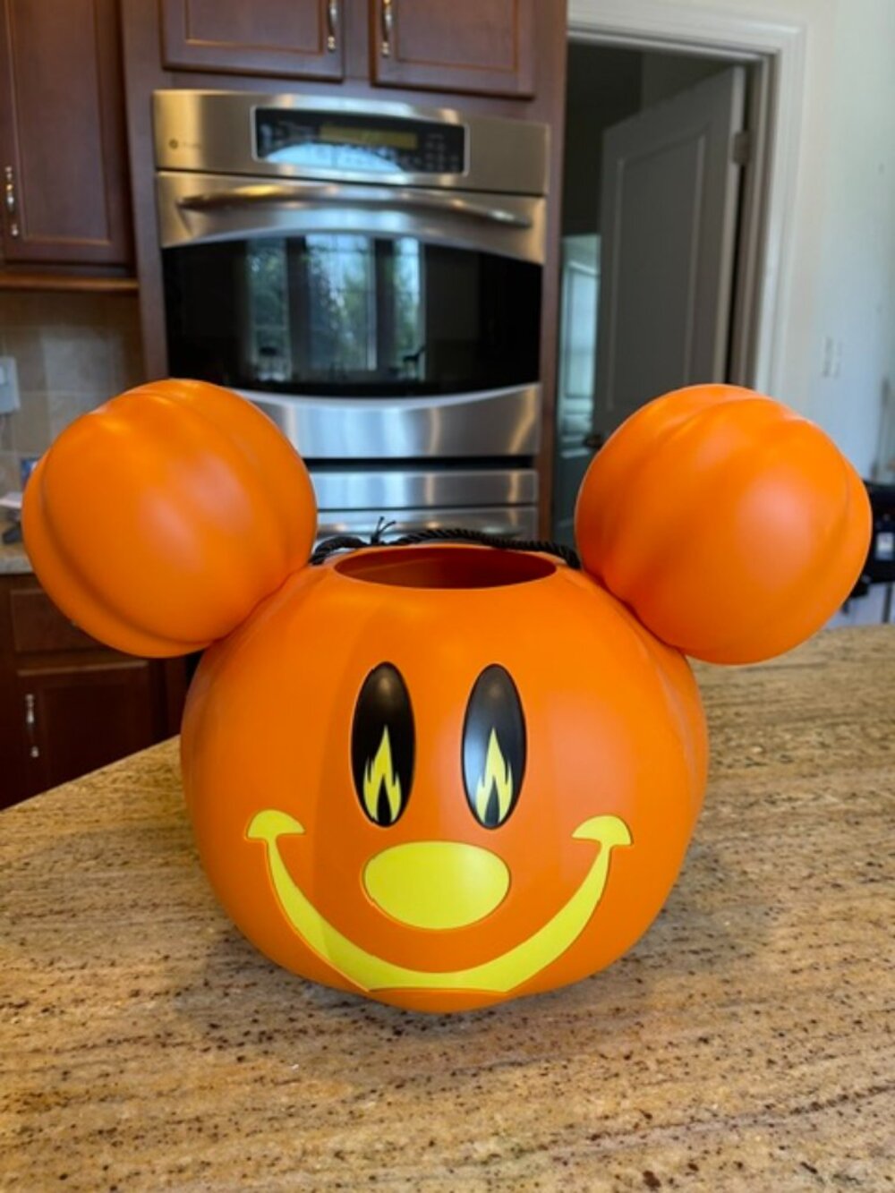 NWT Disney Halloween Mickey Mouse Pumpkin Trick or Treat Light Up Bucket 2023